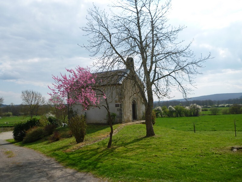 Vue Nord Nord-Est chapelle de Dinay800x600.JPG